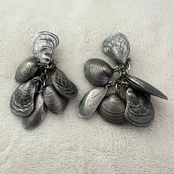 1950s Napier Clam Shell Silver Tone Dangle Clip On Earrings - Picture 1 of 2